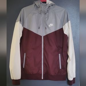 Nike Windbreaker Jacket in Burgundy, Gray, White